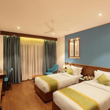Hotel Ceasar Palace Thodupuzha Экстерьер фото
