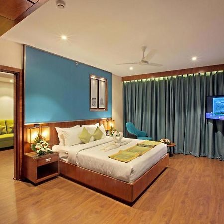 Hotel Ceasar Palace Thodupuzha Экстерьер фото