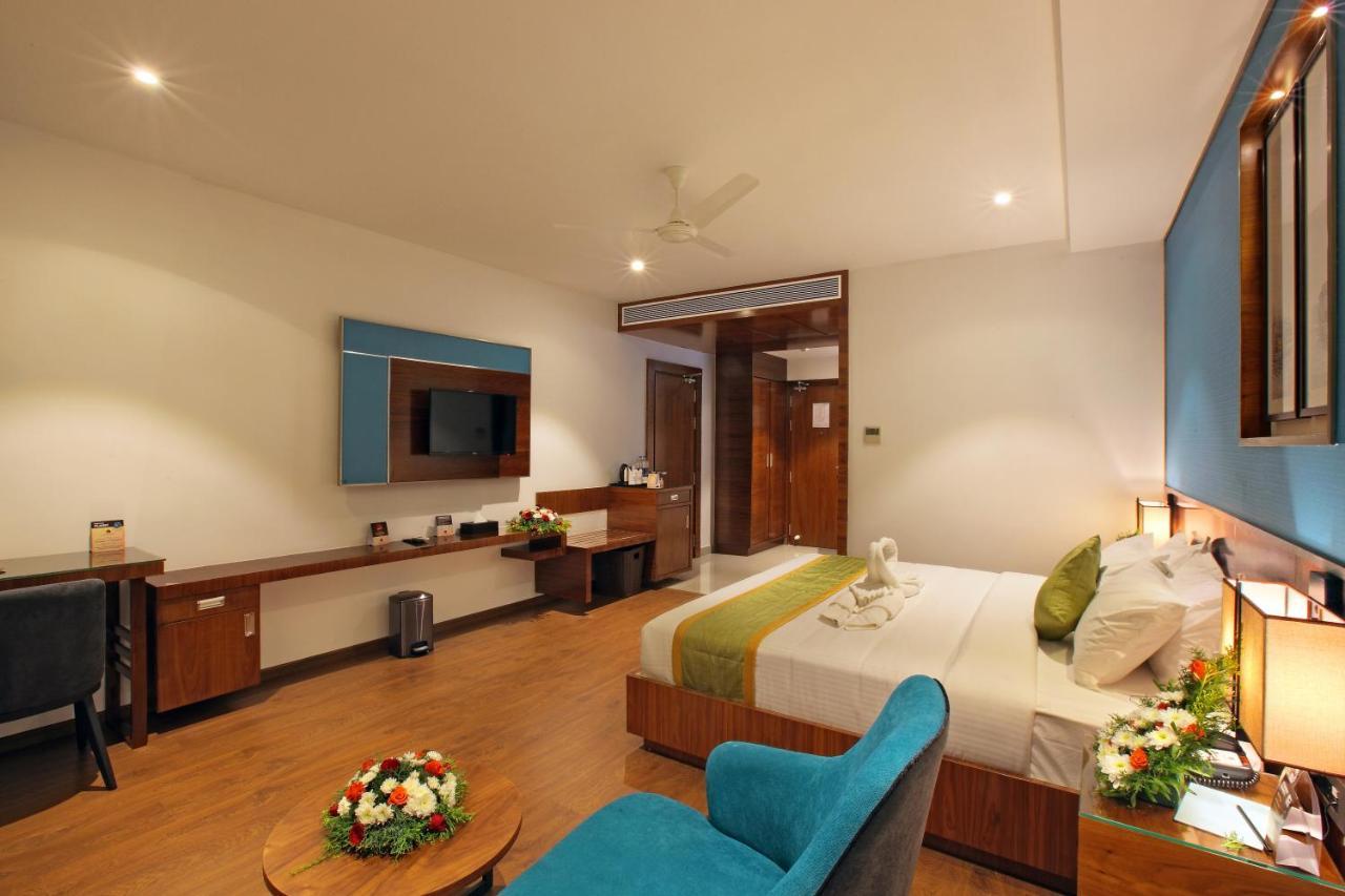 Hotel Ceasar Palace Thodupuzha Экстерьер фото