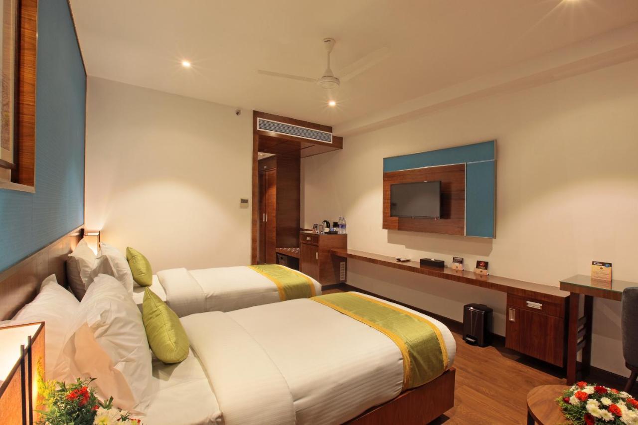 Hotel Ceasar Palace Thodupuzha Экстерьер фото