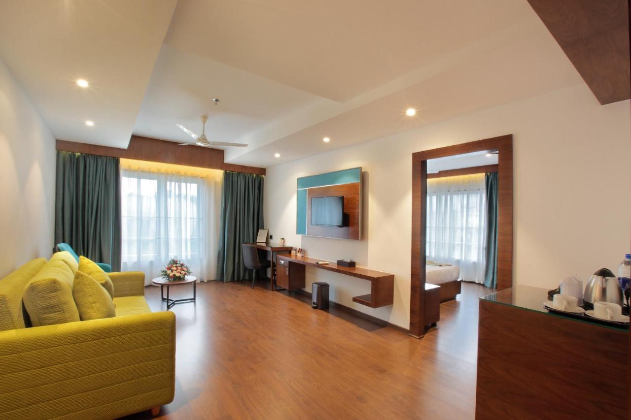 Hotel Ceasar Palace Thodupuzha Экстерьер фото
