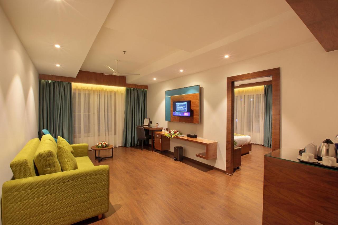 Hotel Ceasar Palace Thodupuzha Экстерьер фото